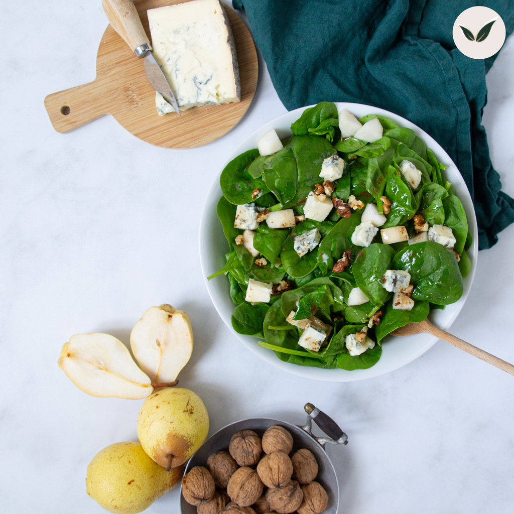 Salade de pousses d'épinard, gorgonzola, poires et noix