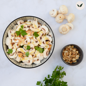 Salade de champignons au yuzu et aux amandes grillées
