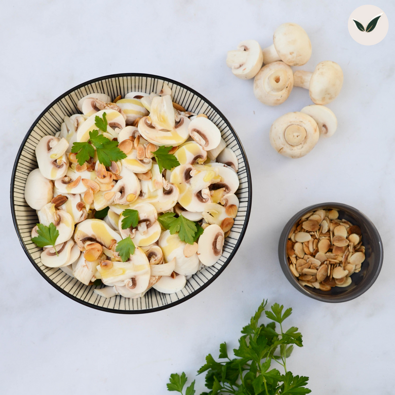 Salade de champignons au yuzu et aux amandes grillées