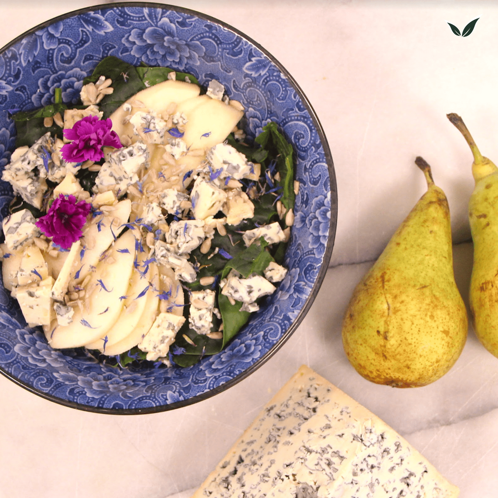 Salade de pousses d'épinard, gorgonzola, poires et noix