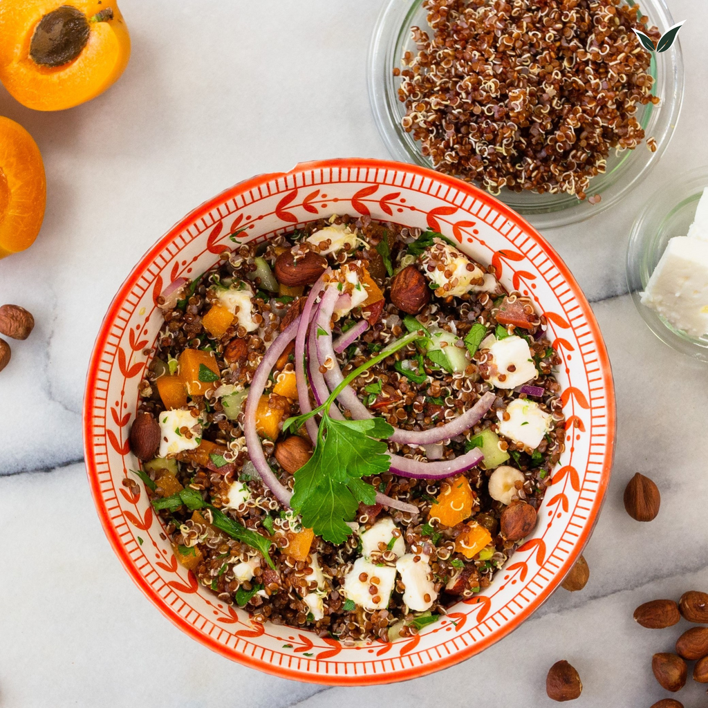 Salade de quinoa aux abricots, à la feta et aux noisettes